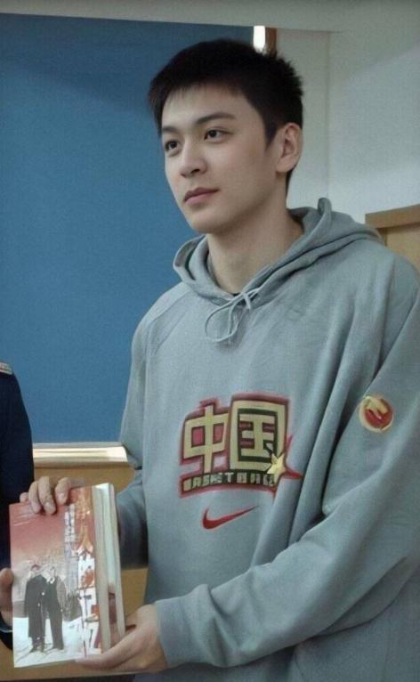 男帅明星白袜,探寻白袜与帅气之间的奇妙联系