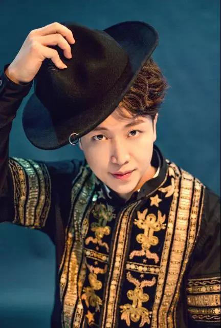 火苗明星版,点燃梦想，闪耀舞台的璀璨星辉