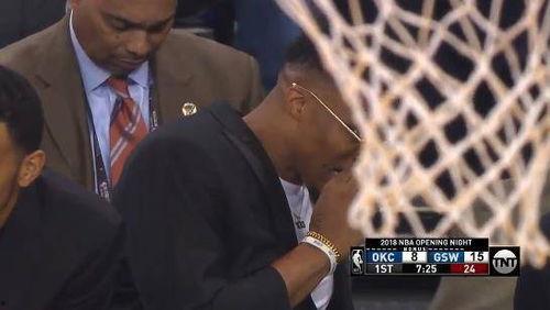 篮球明星分别是谁偷吃,揭秘那些“嘴馋”的球星瞬间