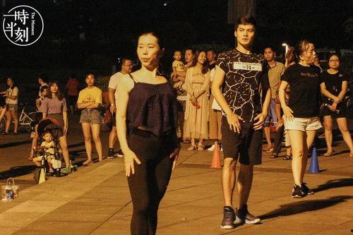 大众广场舞抖音网红,大众舞动新时代风采