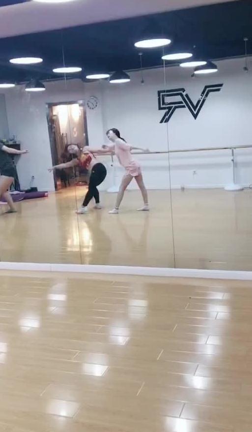 吃瓜舞蹈回放视频大全,跟随潮流，一起摇摆