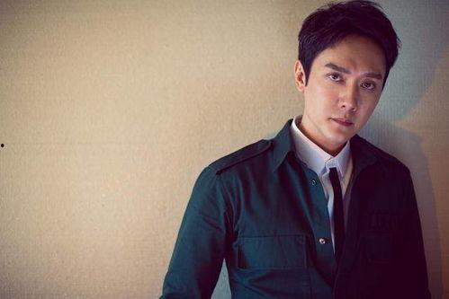 明星冯绍峰.,从影视新星到实力派演员的蜕变之路